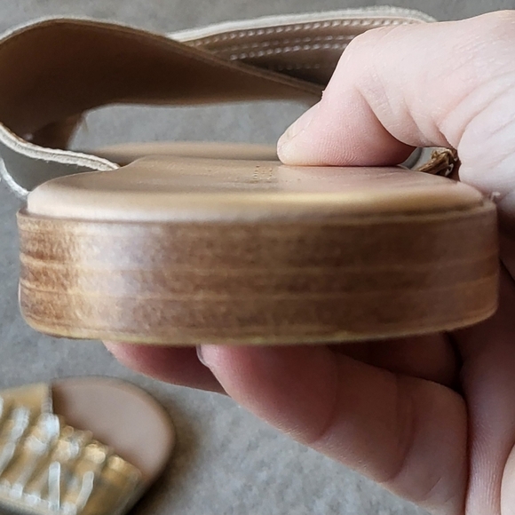 Mercanti Fiorenti Italian Gold Ruffled Slip On Sandals Size 10 - Picture 7 of 10